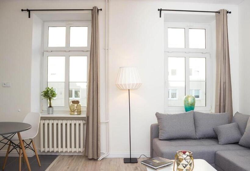 إستوديو ديلوكس, Chillout Hostel