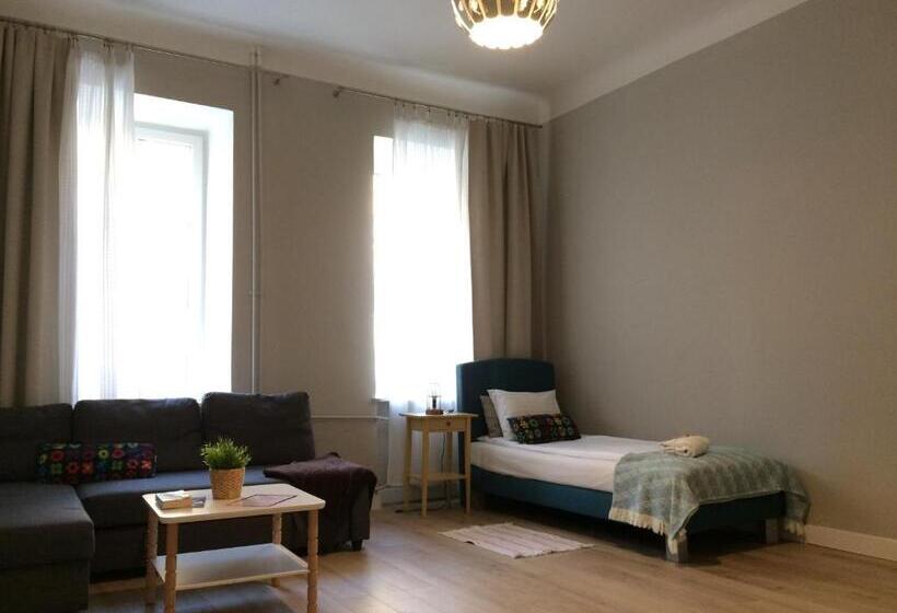 标准单人间, Chillout Hostel