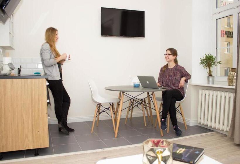 إستوديو ديلوكس, Chillout Hostel