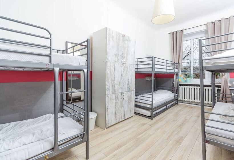 共用房间的床, Chillout Hostel