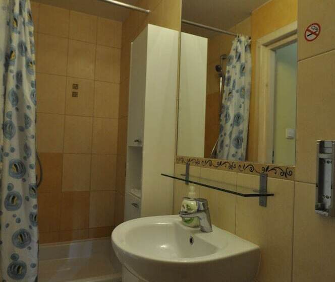 اتاق استاندارد سه نفره, Hostel Grande Sopotiera