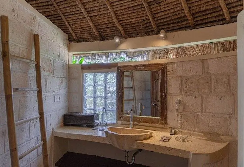 بانگلوی لوکس, La Joya Balangan Resort