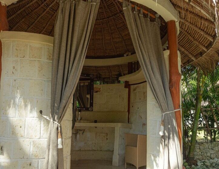 بنجلو ديلوكس, La Joya Balangan Resort