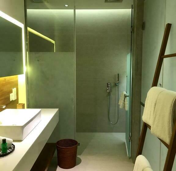 스탠다드 스튜디오 바다 전망, The Sandhya