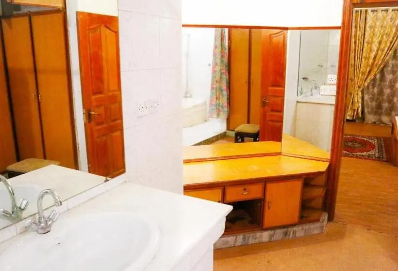 اتاق لوکس با تخت بزرگ, Delano Guest House