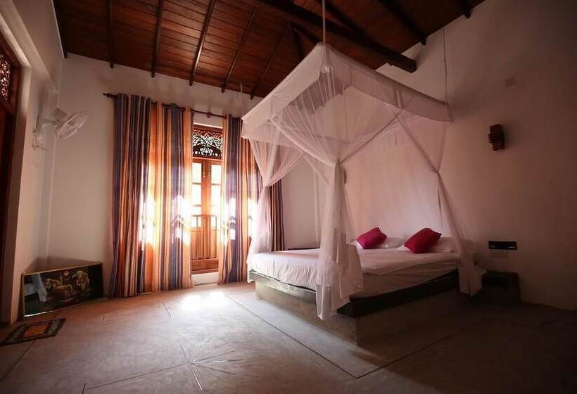 اتاق لوکس, Mary's Palm Garden