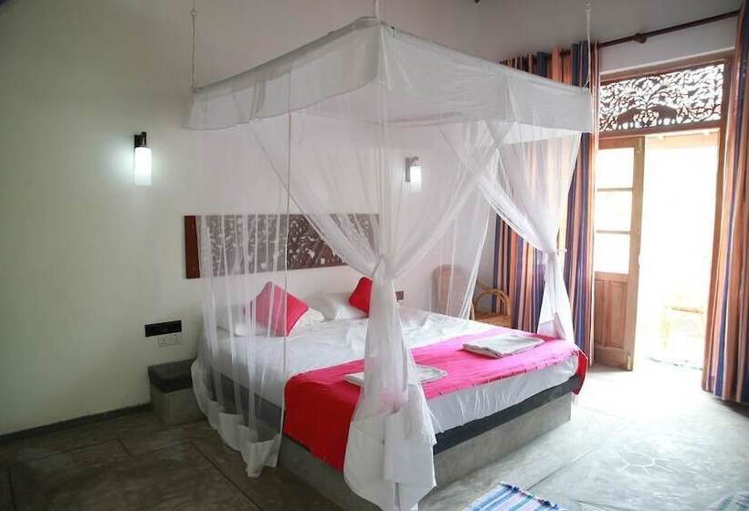 اتاق لوکس, Mary's Palm Garden