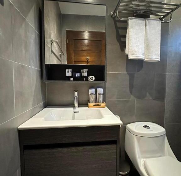 Quarto Estandar, Coron 180