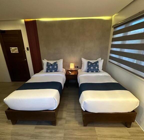 Quarto Estandar, Coron 180