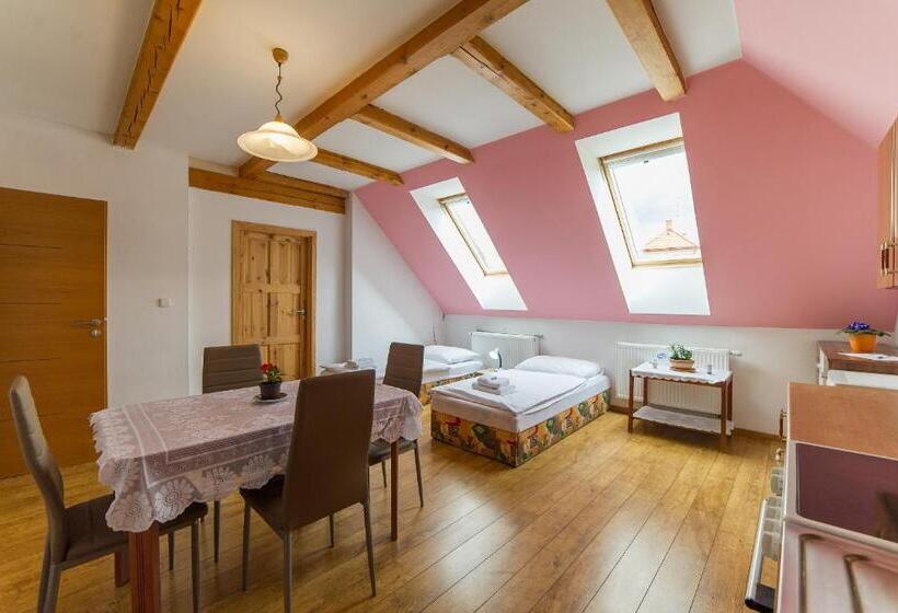 带1个卧室的带阳台的公寓, Penzion Na špičáku