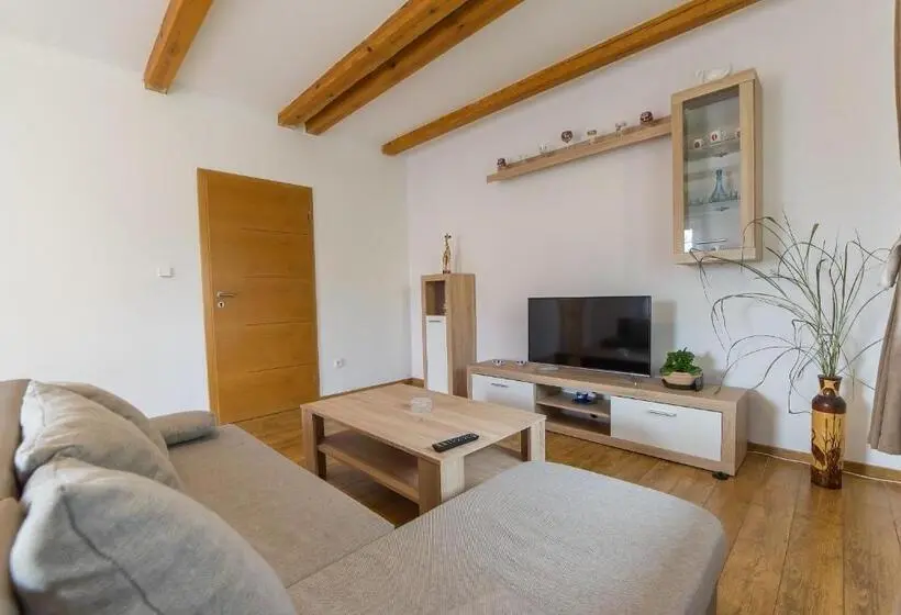 Huoneisto 1 Makuuhuone Parveke, Penzion Na špičáku