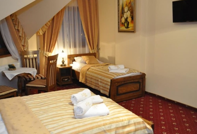 غرفة قياسية ثلاثية, Pensjonat Zbójecki Dwór   Ostatnie Pokoje W Atrakcyjnym Pakiecie Sylwestrowym!