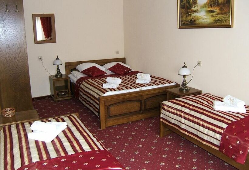 غرفة قياسية رباعية, Pensjonat Zbójecki Dwór   Ostatnie Pokoje W Atrakcyjnym Pakiecie Sylwestrowym!