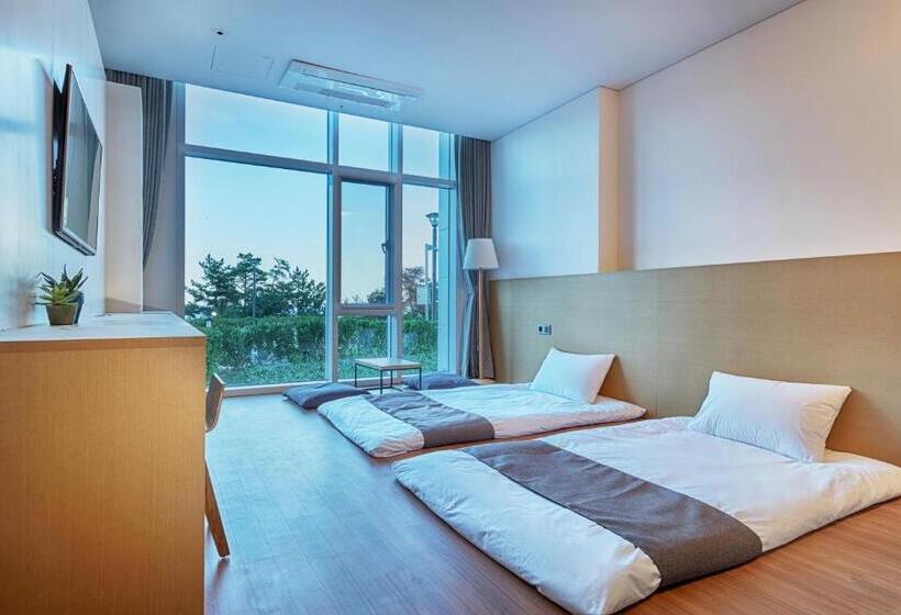 Quarto Deluxe, Naksan Beach