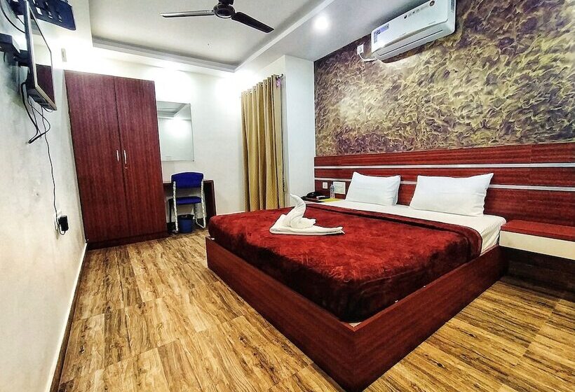 Studio Executive, Palm Suite