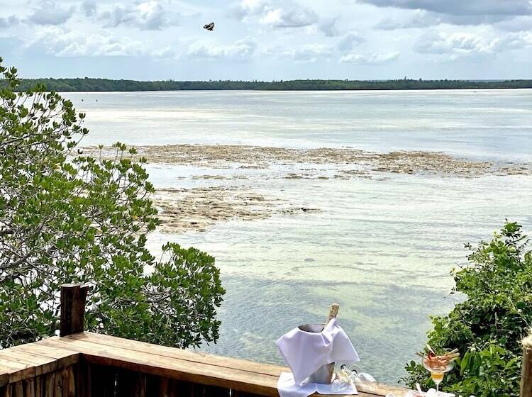 خانه 1 خوابه, Rock And Sea Resort