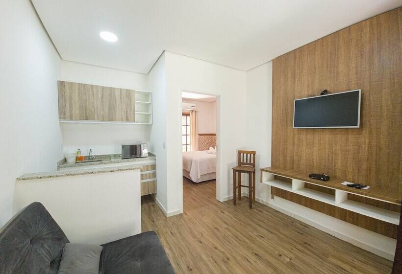 کلبه ییلاقی, Yannai Chale Praia