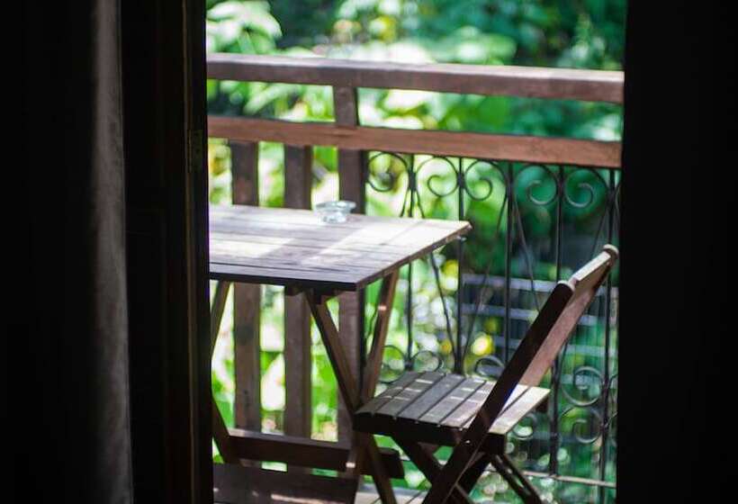 اتاق لوکس چهار تخته, Yannai Chale Praia