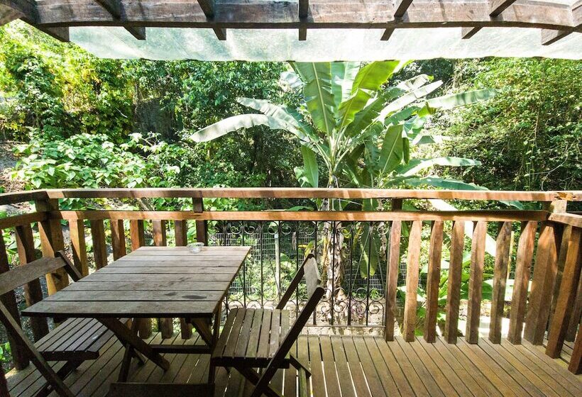 اتاق لوکس چهار تخته, Yannai Chale Praia