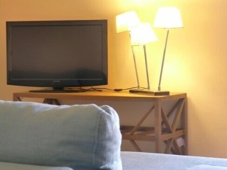 جناح جونيور, Marina Di Cala Del Sole