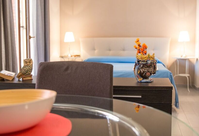 جناح جونيور, Marina Di Cala Del Sole