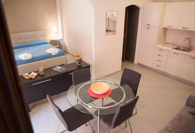 جناح جونيور, Marina Di Cala Del Sole