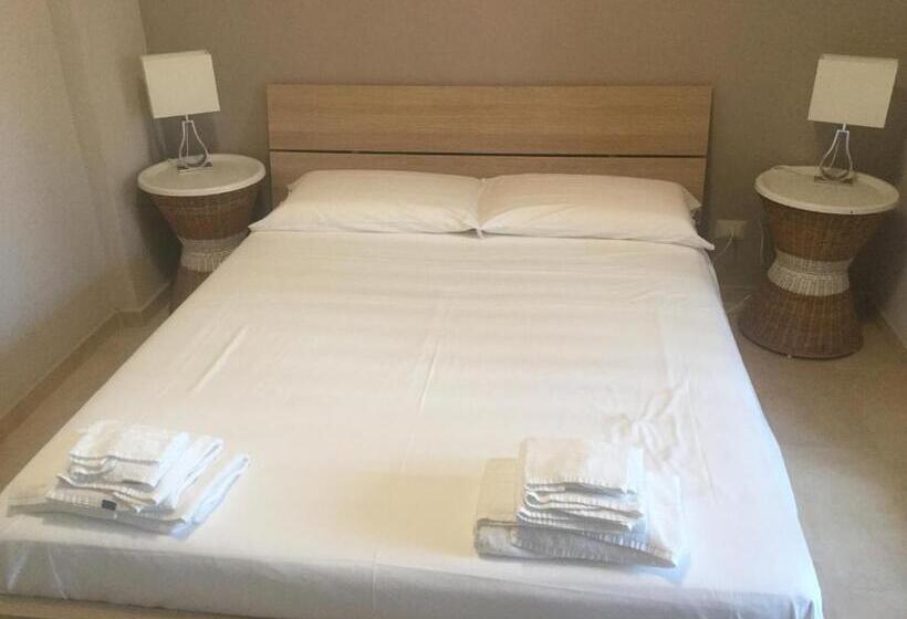 جناح, Marina Di Cala Del Sole