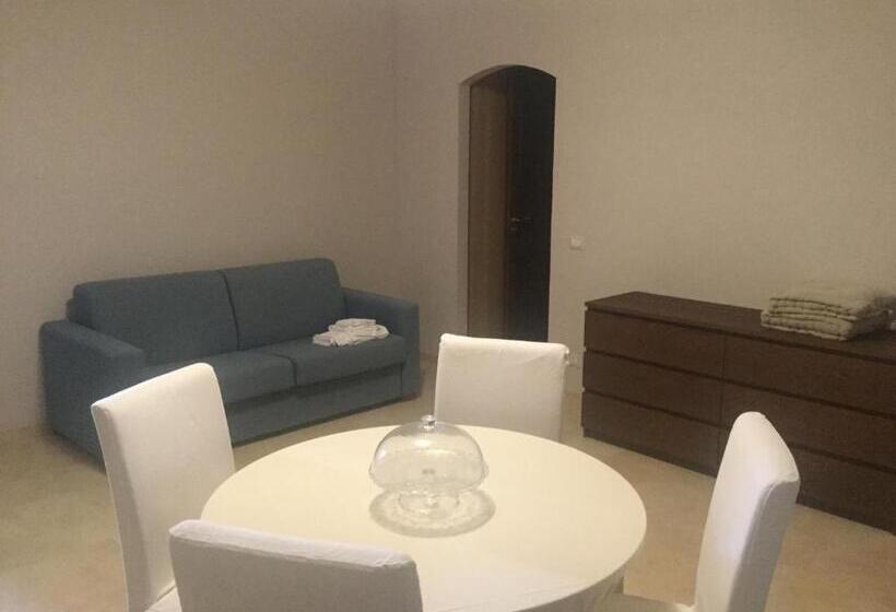 جناح, Marina Di Cala Del Sole