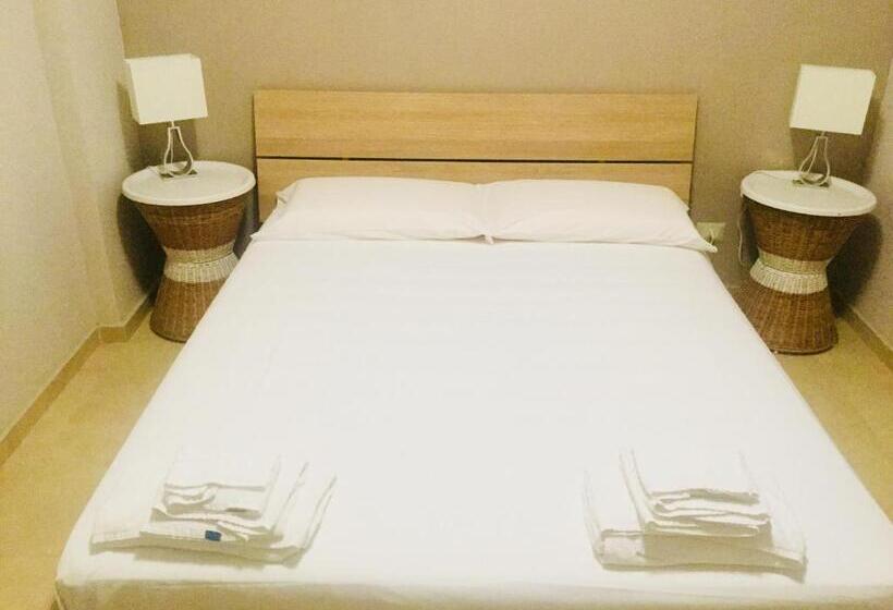 جناح, Marina Di Cala Del Sole