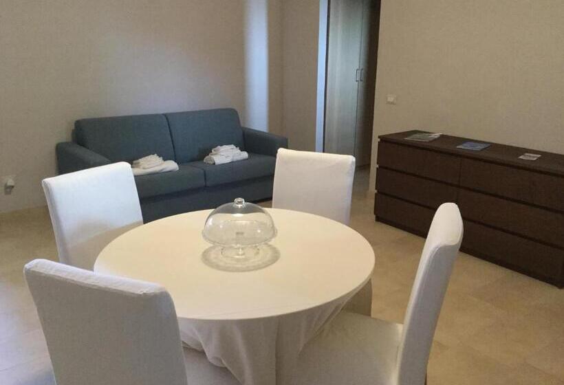 جناح, Marina Di Cala Del Sole