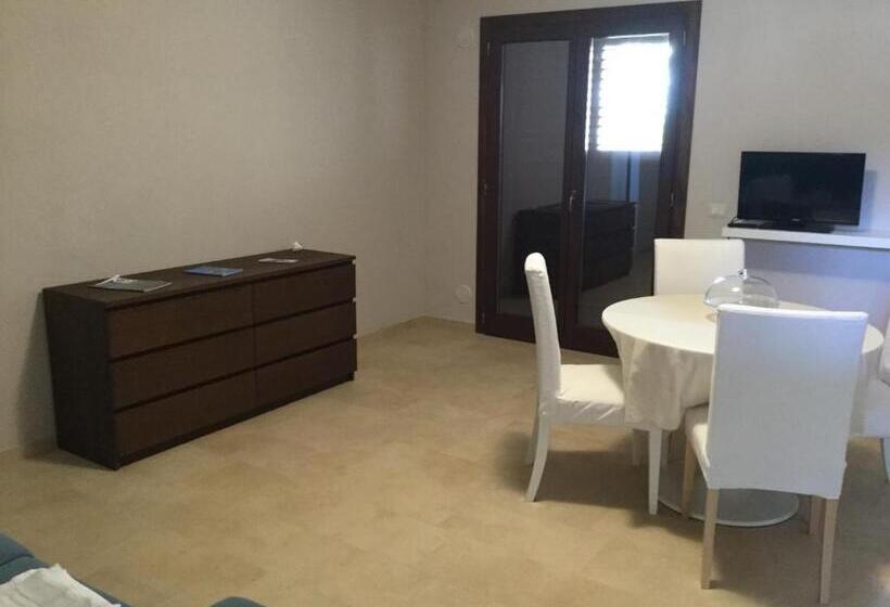 جناح, Marina Di Cala Del Sole