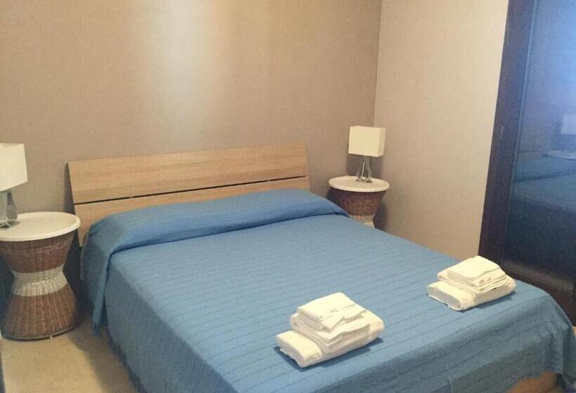 جناح, Marina Di Cala Del Sole