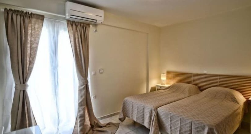 اتاق دوبلکس, Peskesi Ikaria