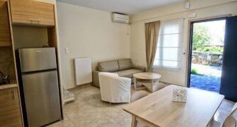 اتاق دوبلکس, Peskesi Ikaria