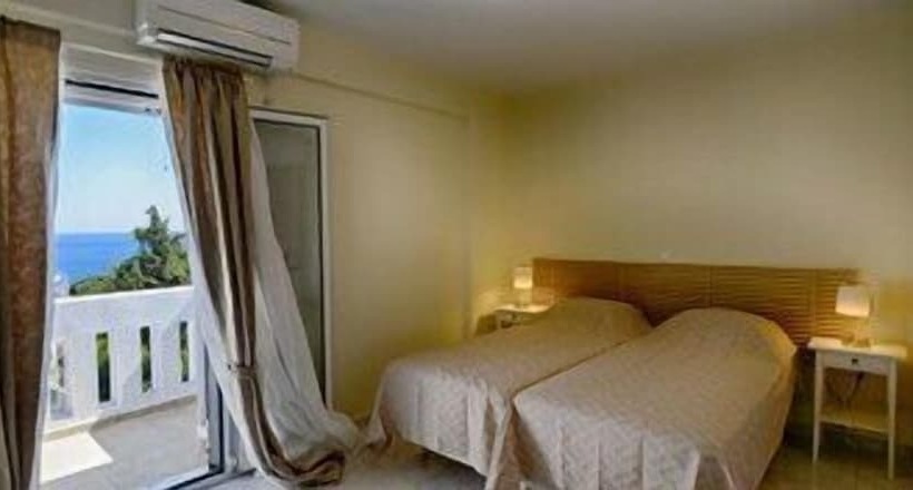 اتاق دوبلکس, Peskesi Ikaria