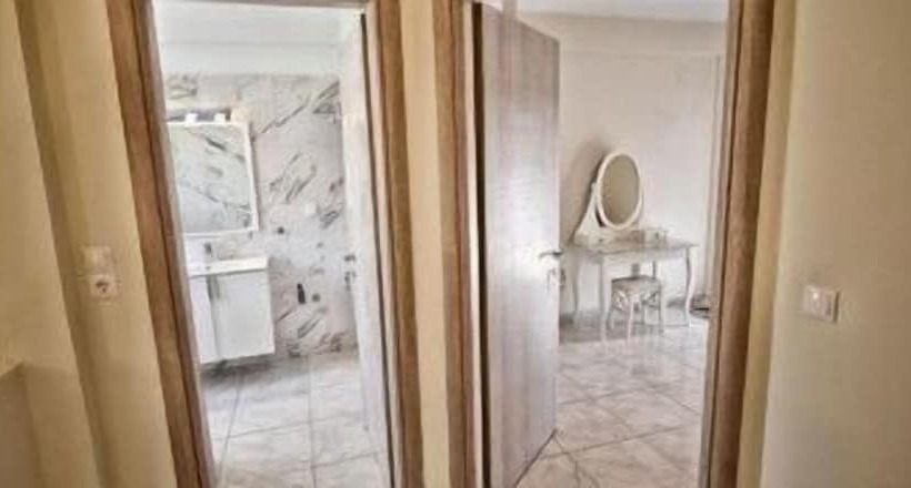 اتاق دوبلکس, Peskesi Ikaria