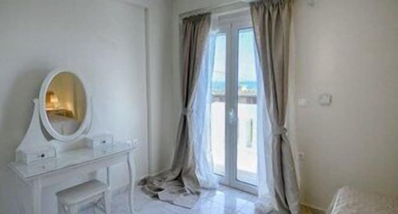 اتاق دوبلکس, Peskesi Ikaria