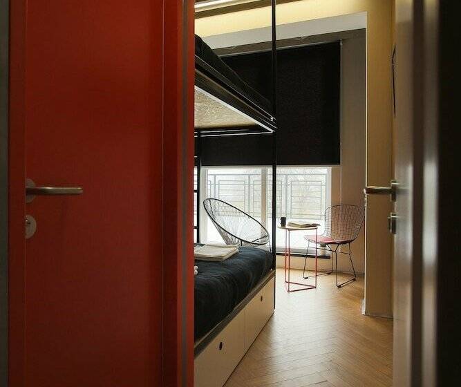 اتاق خانوادگی, Suffix Hostel & Apartments