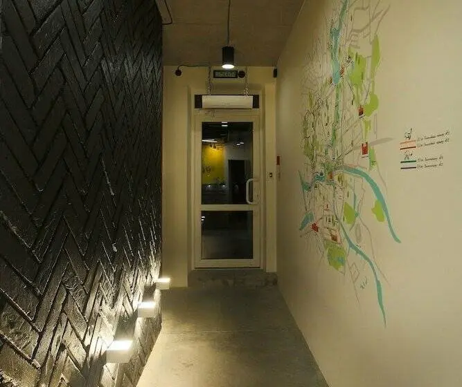 اتاق خانوادگی, Suffix Hostel & Apartments