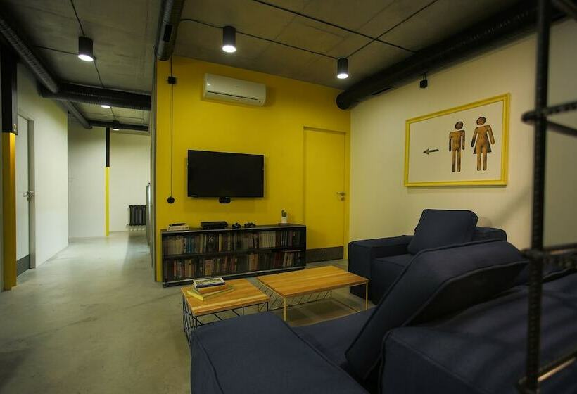 اتاق خانوادگی, Suffix Hostel & Apartments