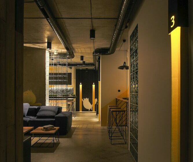 اتاق خانوادگی, Suffix Hostel & Apartments