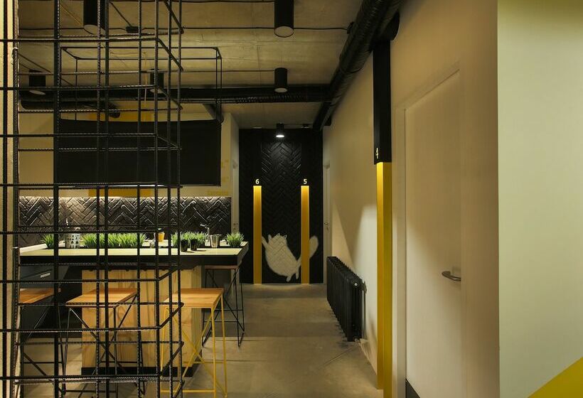 اتاق خانوادگی, Suffix Hostel & Apartments