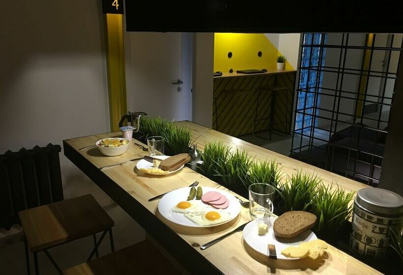 اتاق خانوادگی, Suffix Hostel & Apartments