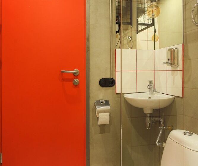 اتاق خانوادگی, Suffix Hostel & Apartments