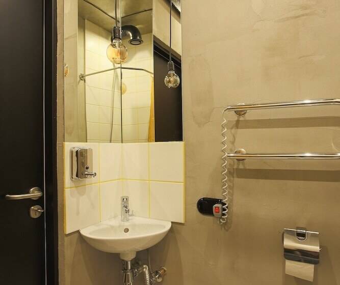 اتاق خانوادگی, Suffix Hostel & Apartments