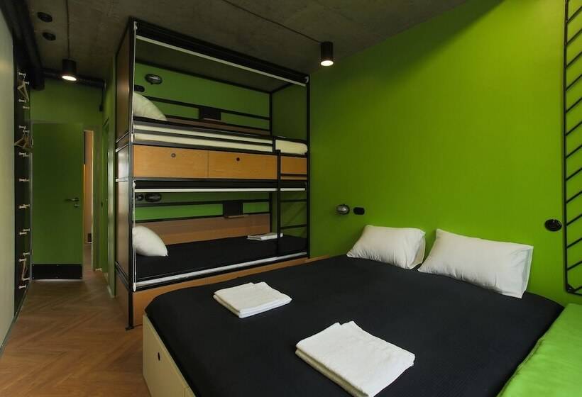 اتاق خانوادگی, Suffix Hostel & Apartments