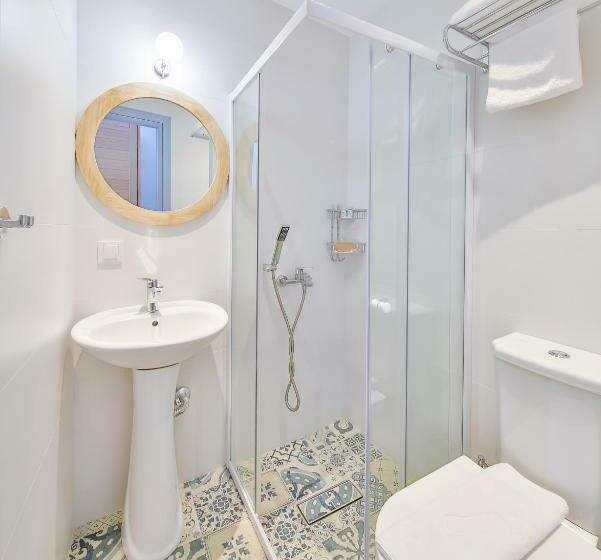 חדר אקונומי יחיד, Dias