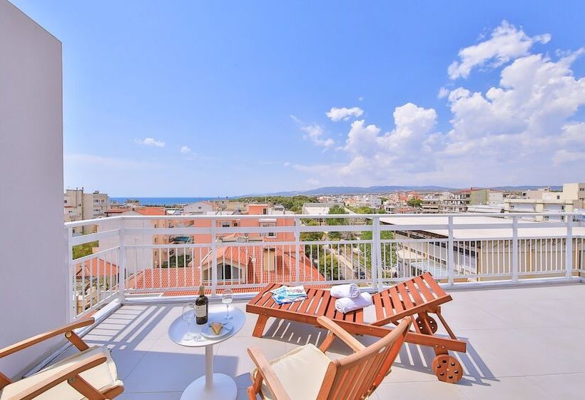 חדר סטנדרט עם טרסה, Dias