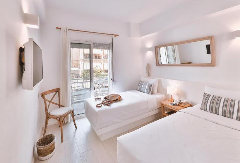 חדר סטנדרט לשלושה עם מרפסת, Dias