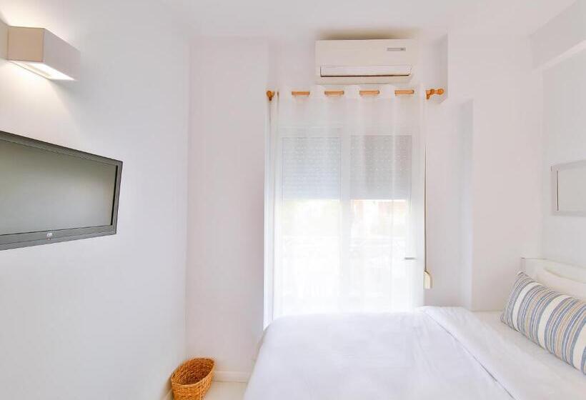 חדר אקונומי יחיד, Dias